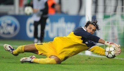 开云体育-伊普斯维奇青训队长含泪告别，蓝军拥趸心碎与祝福交织